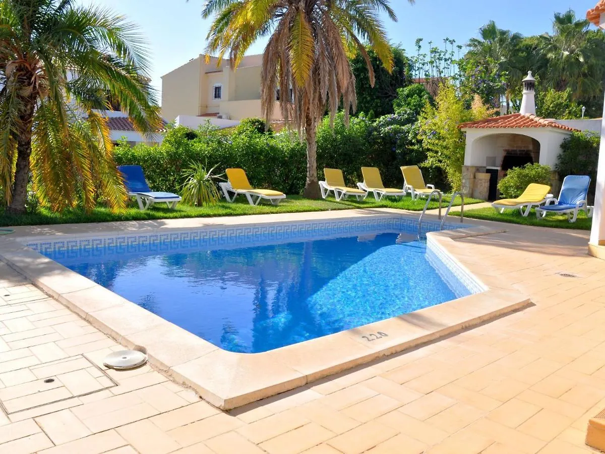 Spacious Four Bedroom Villa Located With Private Pool 빌라모라