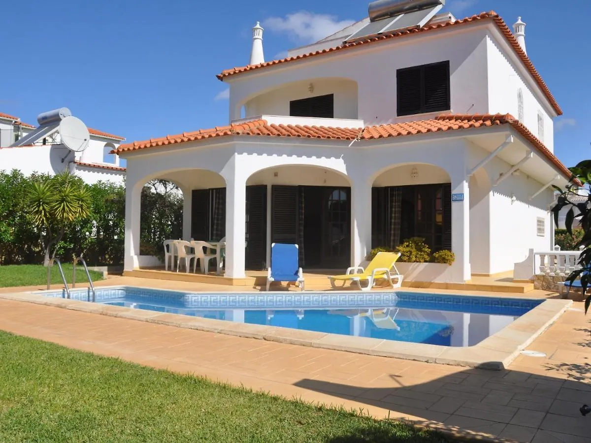 Spacious Four Bedroom Villa Located With Private Pool Vilamoura