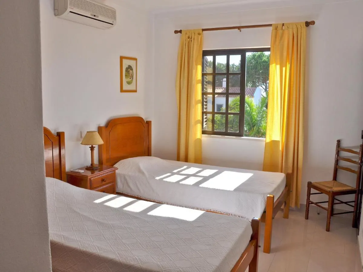 Spacious Four Bedroom Villa Located With Private Pool Vilamoura 0*,