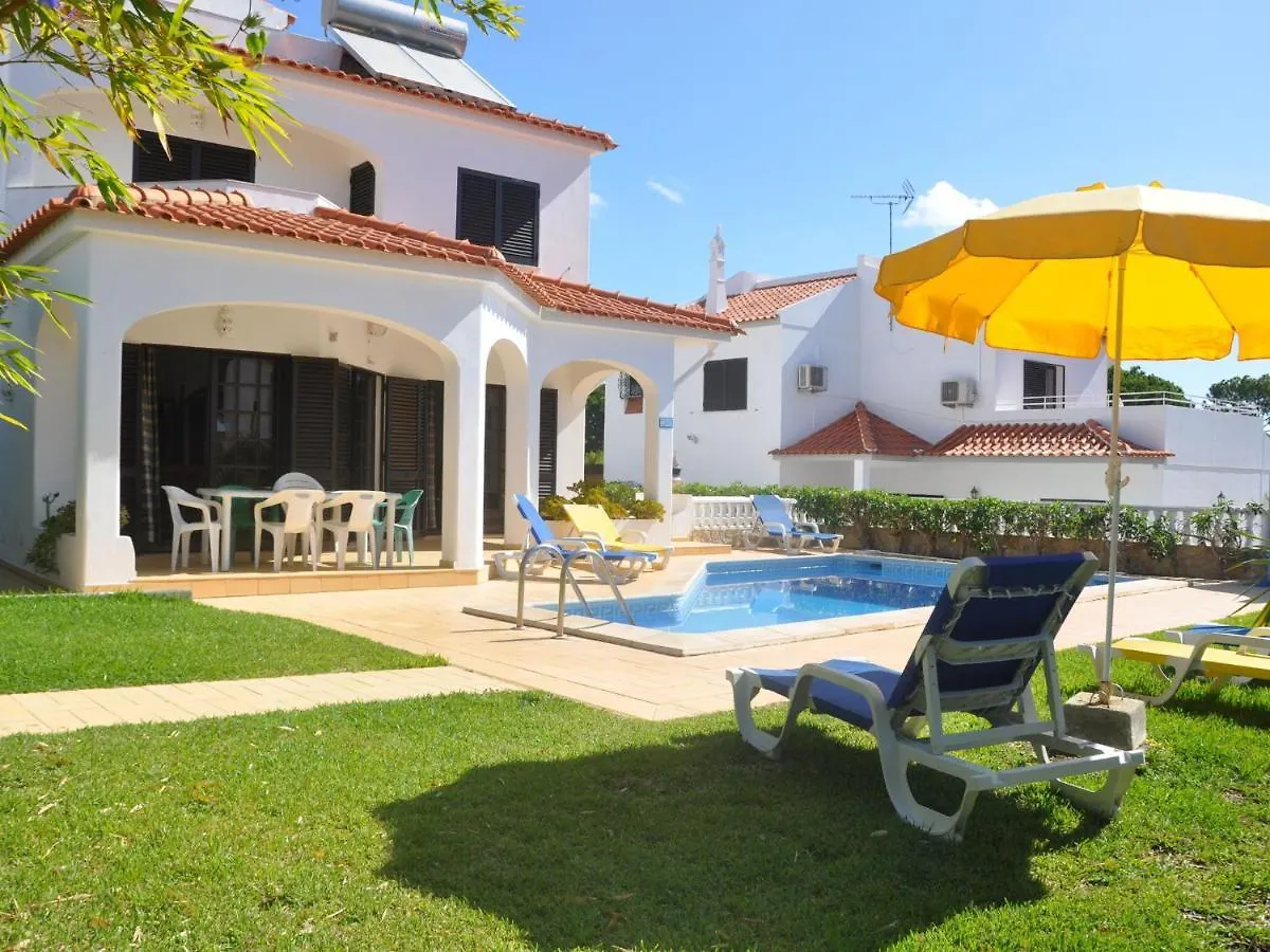 Spacious Four Bedroom Villa Located With Private Pool Vilamoura