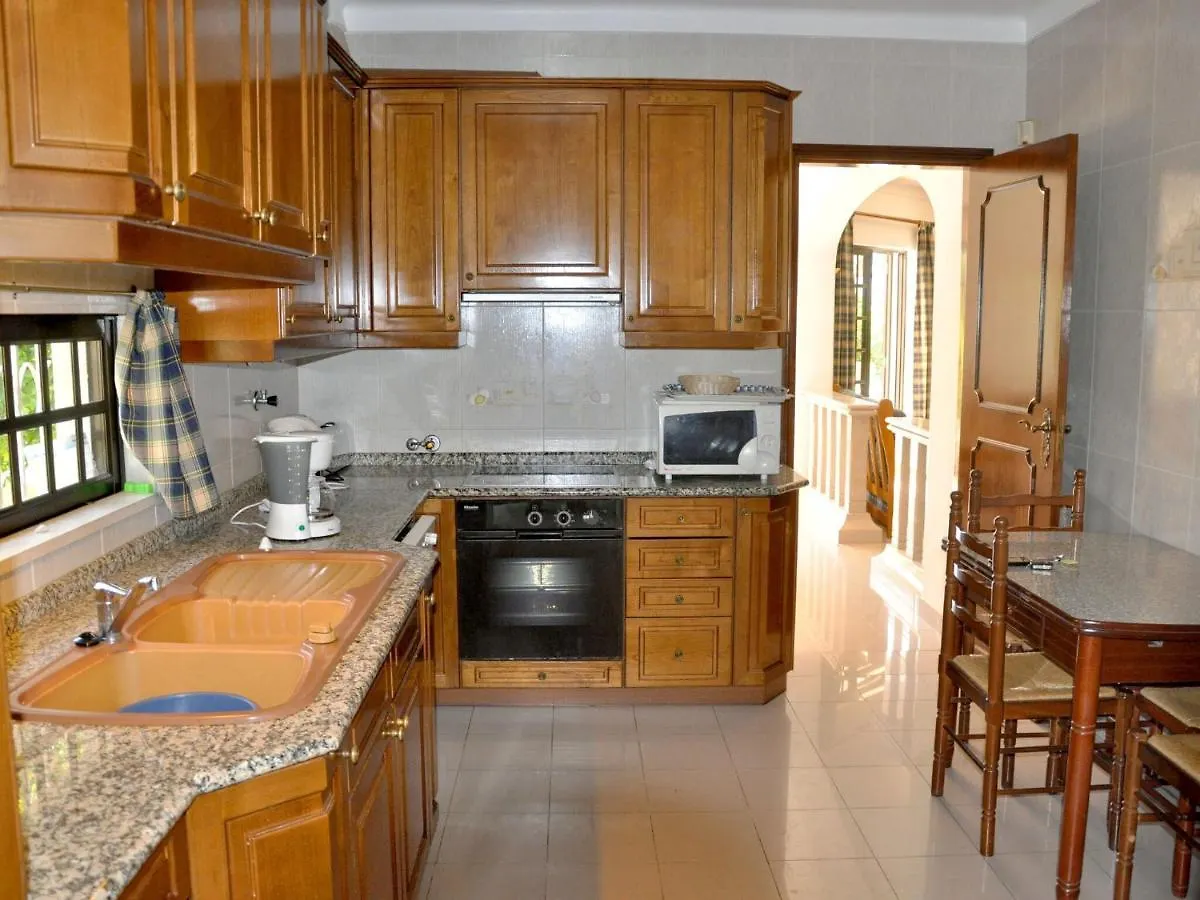 펜션 Spacious Four Bedroom Villa Located With Private Pool 빌라모라