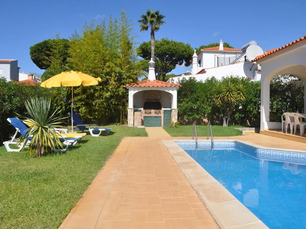 펜션 Spacious Four Bedroom Villa Located With Private Pool 빌라모라 포르투갈