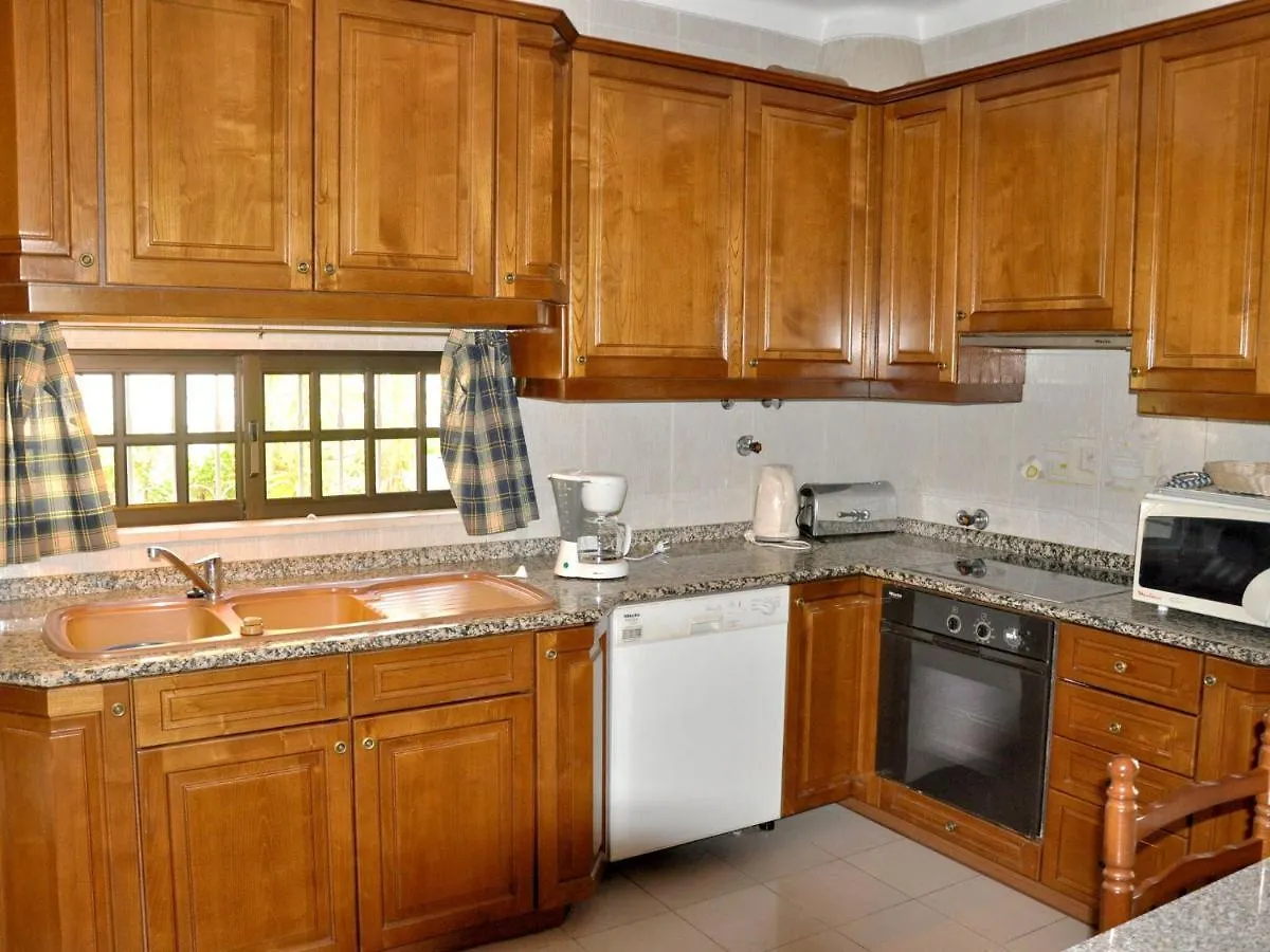 Holiday home Spacious Four Bedroom Villa Located With Private Pool Vilamoura